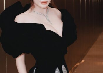Lý Nhã Kỳ tỏa sáng với trang sức ba tỷ đồng và danh hiệu mới
